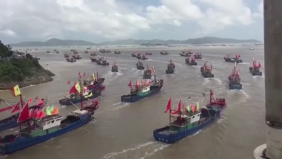 Fishing boats leaving Dongtou harbour on a September trip